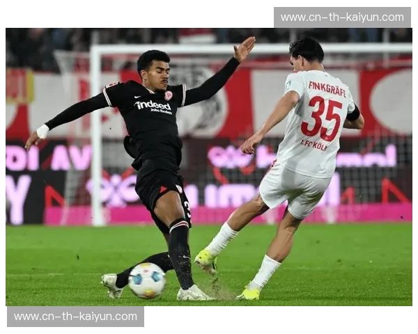 莱茵河畔的冰与火：科隆vs杜塞尔多夫，一场关于灵魂与格调的永恒博弈